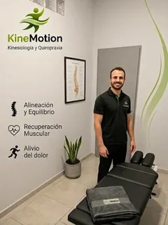 Lic. Matias Benasulin en el consultorio de KineMotion